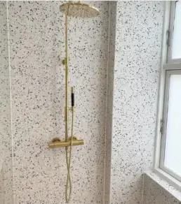 guld armatur og bruser